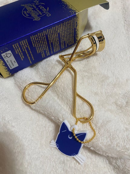 shu uemura ゴールド アイラッシュカーラーのクチコミ「shu uemuraゴールドラッシュカーラー
(チャーム付きアイラッシュカーラー)
253.....」(1枚目)