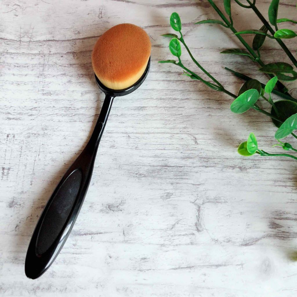 春姫ファンデーションブラシ(オーバル型)/DAISO/メイクブラシを使ったクチコミ（1枚目）