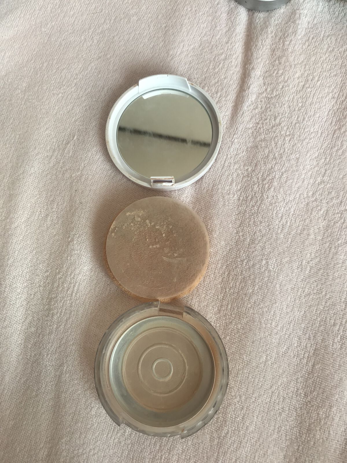 UVクリアフェイスパウダー/CEZANNE/プレストパウダーを使ったクチコミ（1枚目）