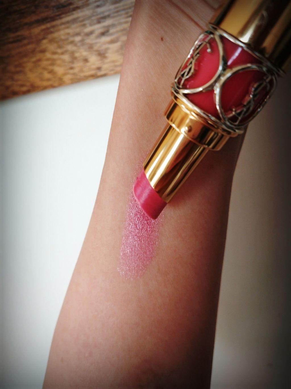 ルージュ ヴォリュプテ シャイン/YVES SAINT LAURENT BEAUTE/口紅を使ったクチコミ(3枚目)