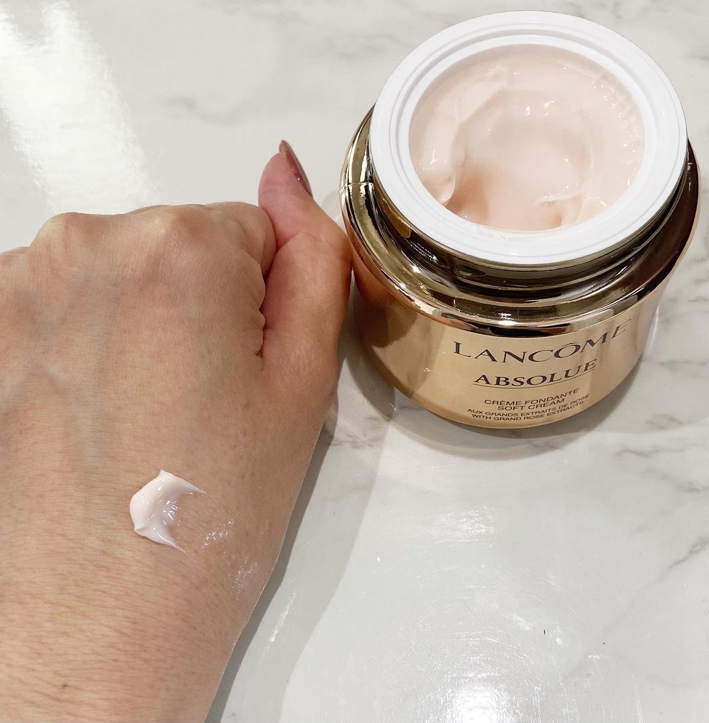 cosme____e on LIPS 「ランコムアプソリュソフトクリーム60ml・44,000円(税込..」(4枚目)