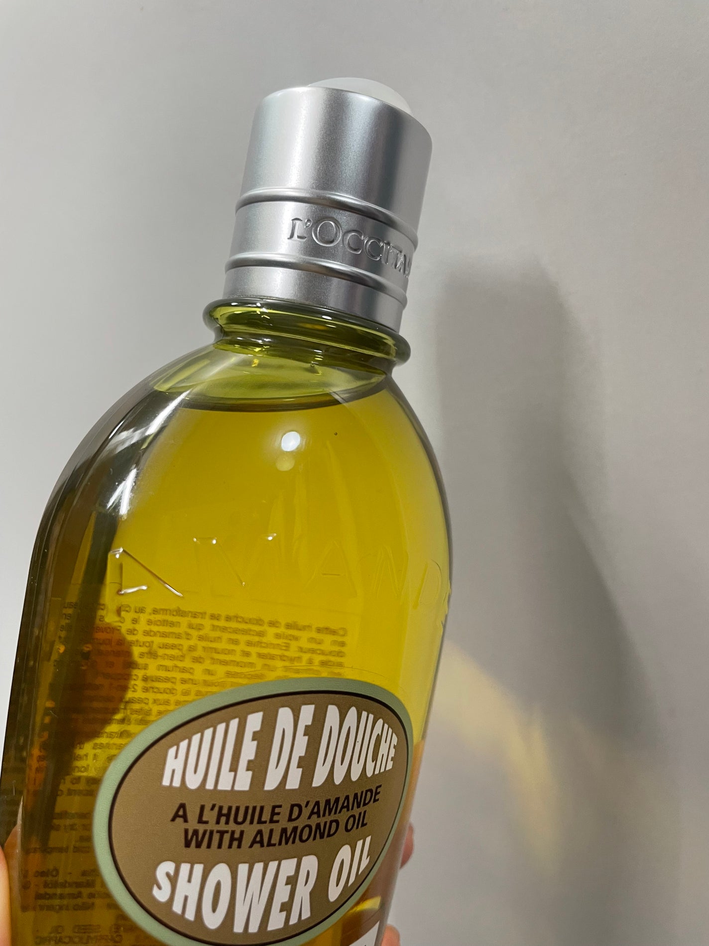 アーモンド モイスチャライジングシャワーオイル/L'OCCITANE/ボディソープを使ったクチコミ(2枚目)