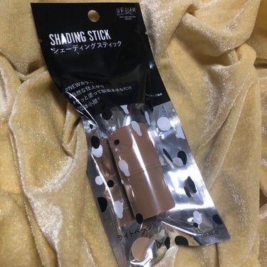 UR GLAM　SHADING STICK です。

顔がデカいので、シェーディングしてみよう！
という事で購入してみました。

これは割と良かったかな？
塗り塗りして馴染ませたら、そこそこ自然になりま