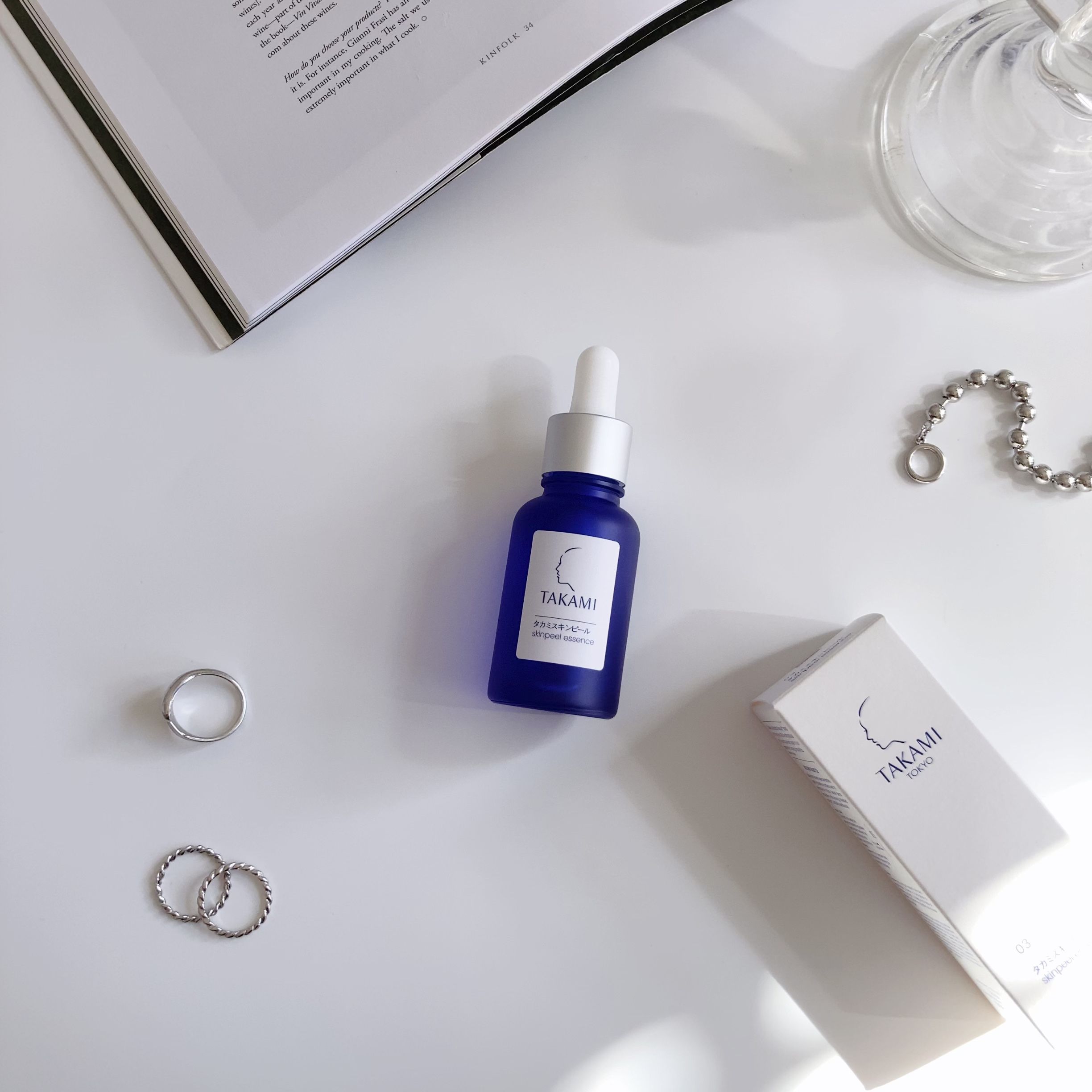 
数々のベストコスメ賞を受賞している
ロングセラー化粧品♡

タカミスキンピール
⌇ 角質美容水

角質を剥がさずにやさしくなじませるだけで
角質の生まれ変わりのリズムをサポート
しながらキメの整った肌へ導いてくれるん
だとか。
いつものス