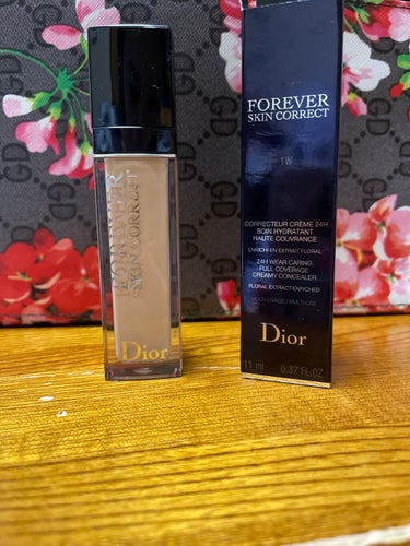 Diorのコンシーラやっと買いました。笑

ちゃんと店員さんに色合わせてもらって買いました。

つけてみて、、、
え、なんで早く買わんかったんやろ、、って後悔しました。

乾燥とは？？ヨレとわ？？保湿す