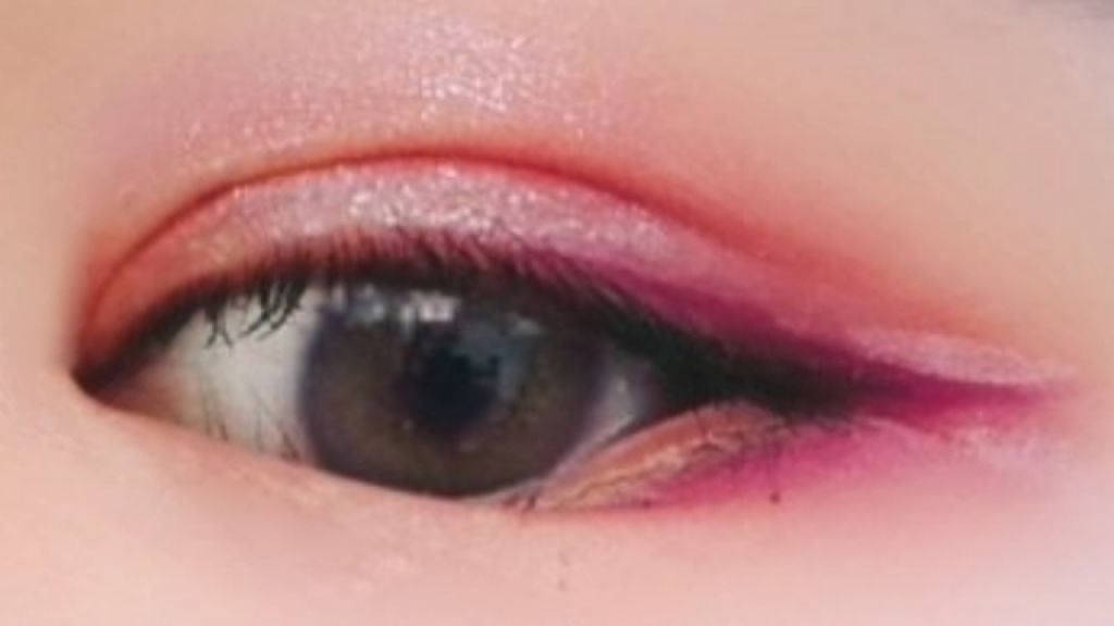 パティ パウダー アイ ビーム 004 スリーピング スペル/REVLON/単色アイシャドウを使ったクチコミ（3枚目）