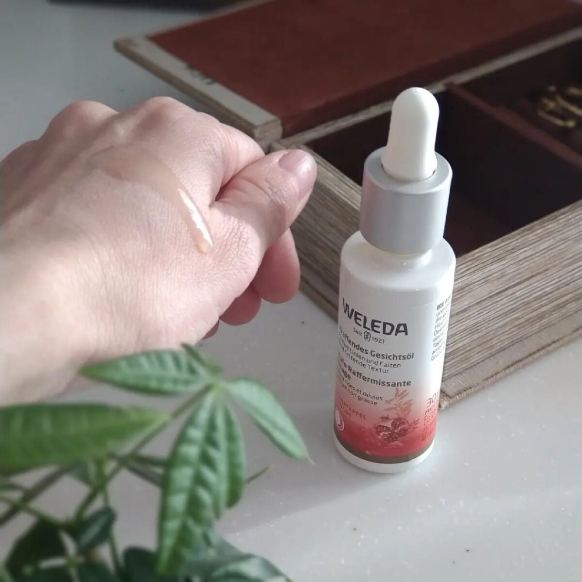 ざくろ フェイシャルオイル/WELEDA/フェイスオイルを使ったクチコミ(4枚目)