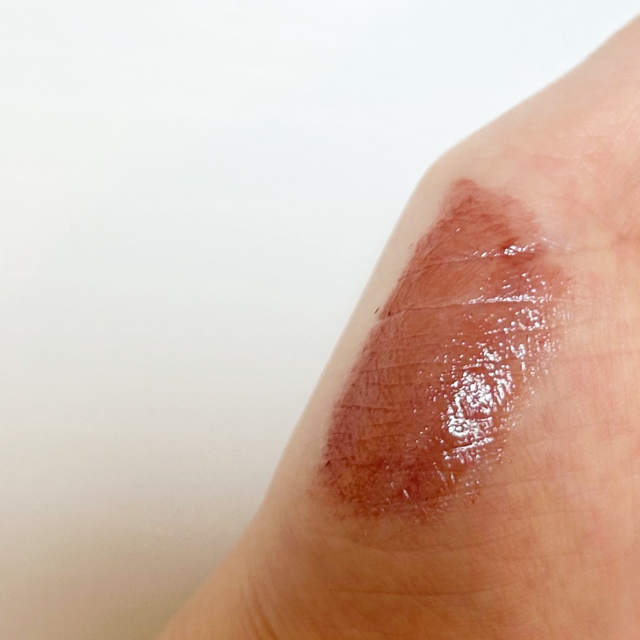 デューイフィルムティント 01 ひとくせフィグ/CipiCipi/リップティントを使ったクチコミ（2枚目）