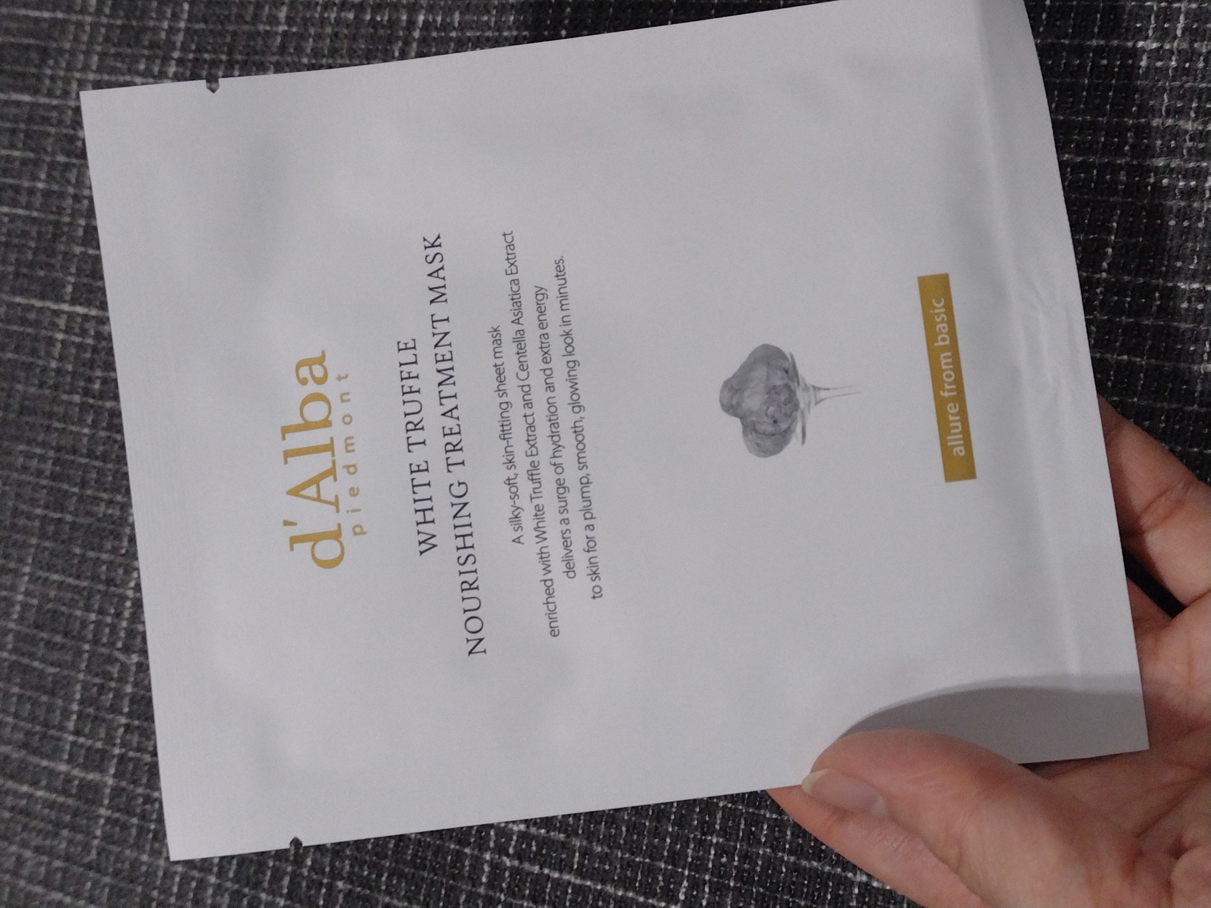 ホワイトトリュフナリシングトリートメントマスク 3枚/ダルバ/シートマスク・パックを使ったクチコミ（1枚目）