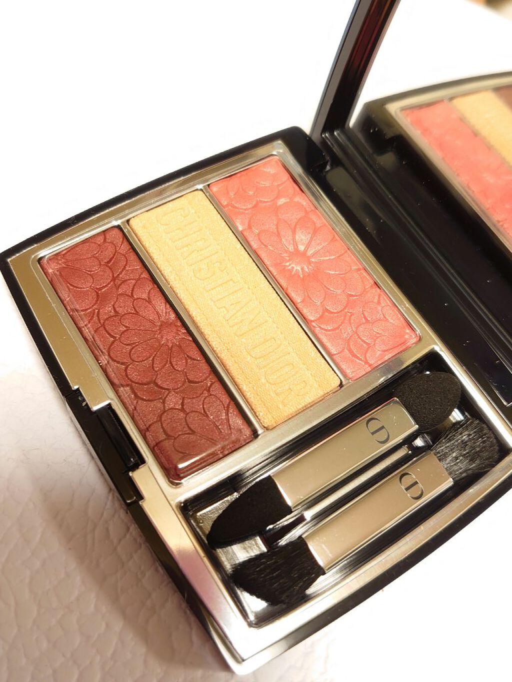 トリオ ブリック パレット＜ピュア グロウ＞/Dior/アイシャドウパレットを使ったクチコミ（2枚目）