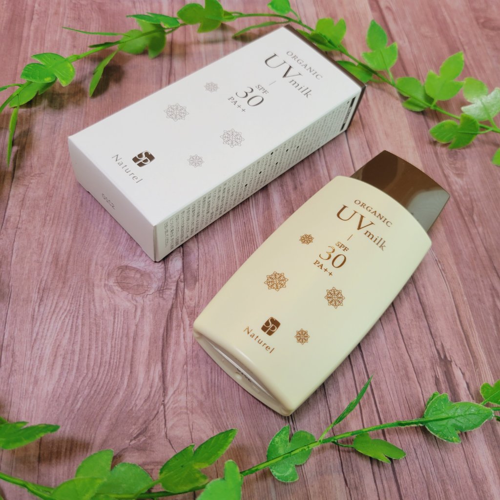 ノンケミカルな日焼け止め使ってみた。カシャカシャふってから、使うタイプで
、使いこ心地は乳液タイプ。スーッとのびて、ベタつかない。

白浮きしないところがお気に入り。

敏感肌の方にも。

5種類のオーガニック成分配合。

SPF30だけど