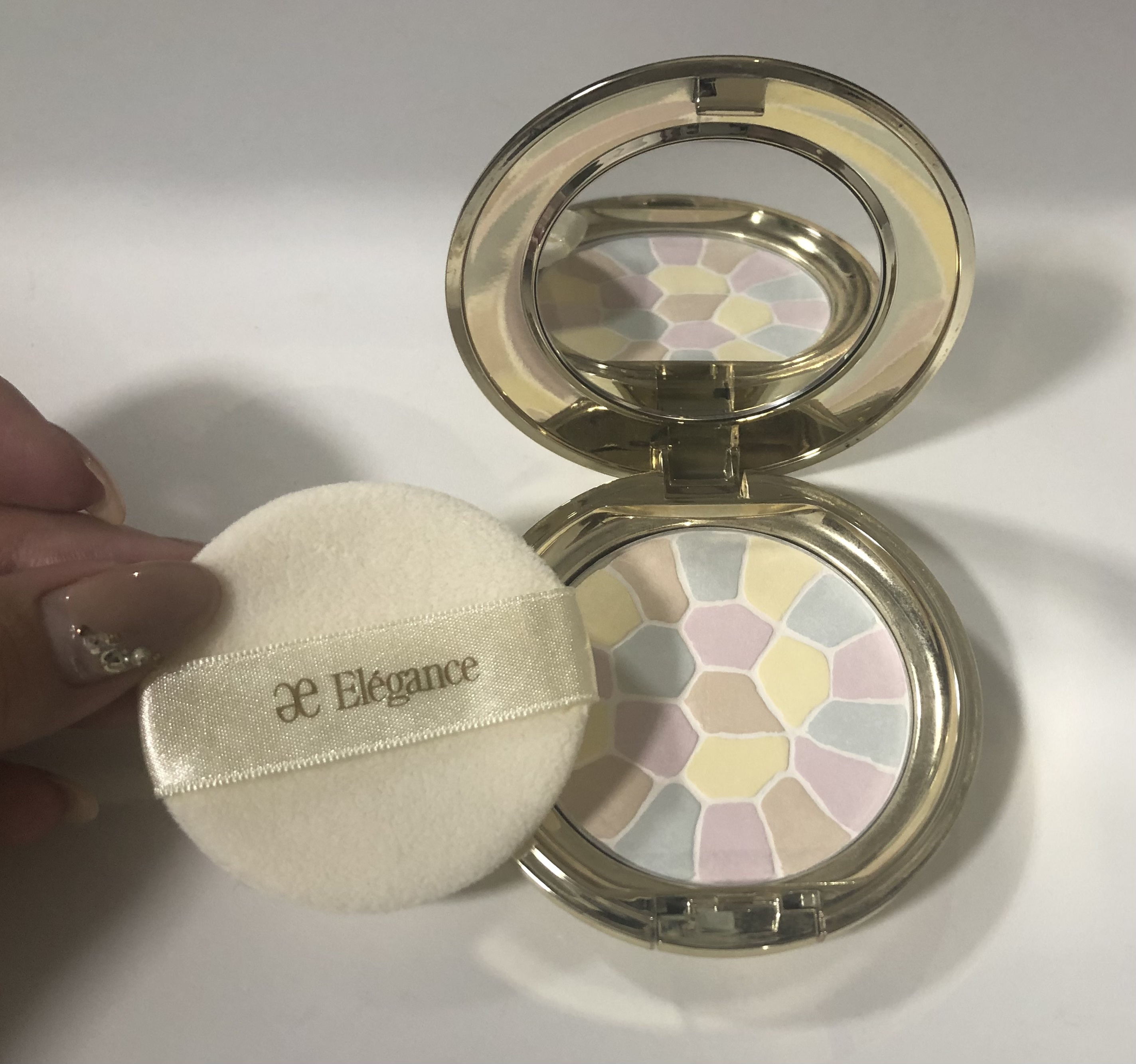 ラ プードル オートニュアンス/Elégance/プレストパウダーを使ったクチコミ（1枚目）