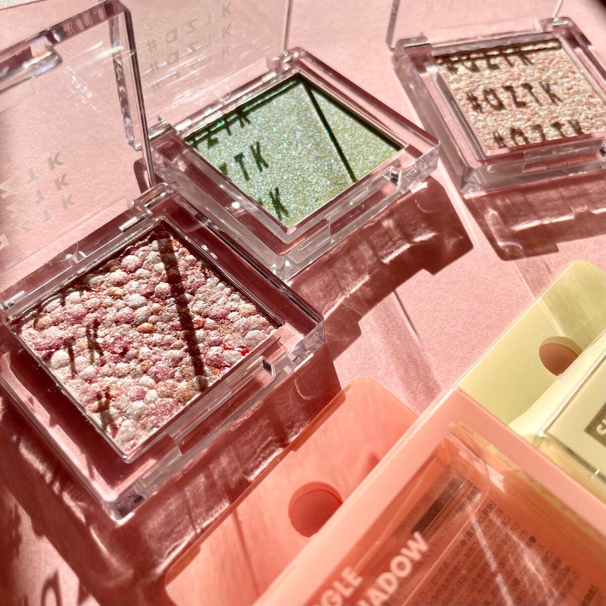 シングルアイシャドウ/aZTK/単色アイシャドウを使ったクチコミ(1枚目)