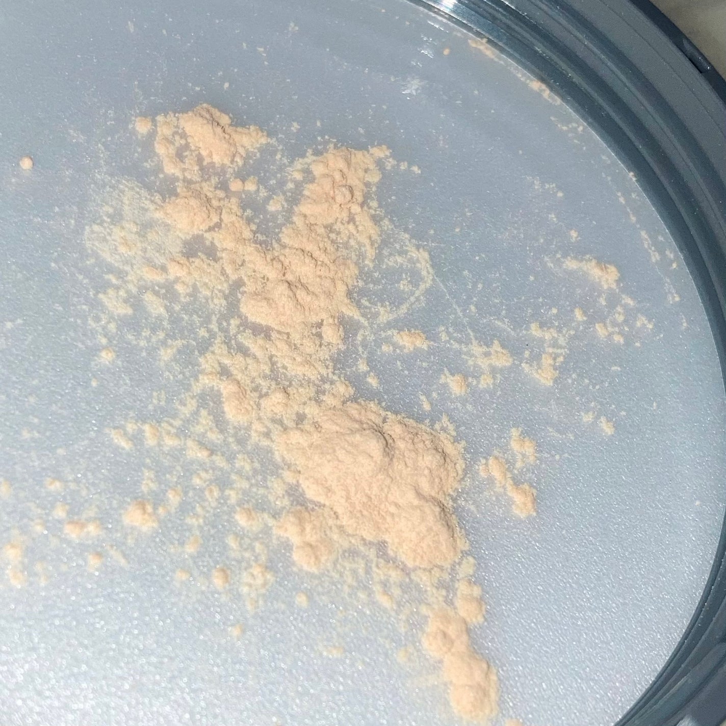 フィニッシングパウダー マット/チャコット・コスメティクス/ルースパウダーを使ったクチコミ(3枚目)