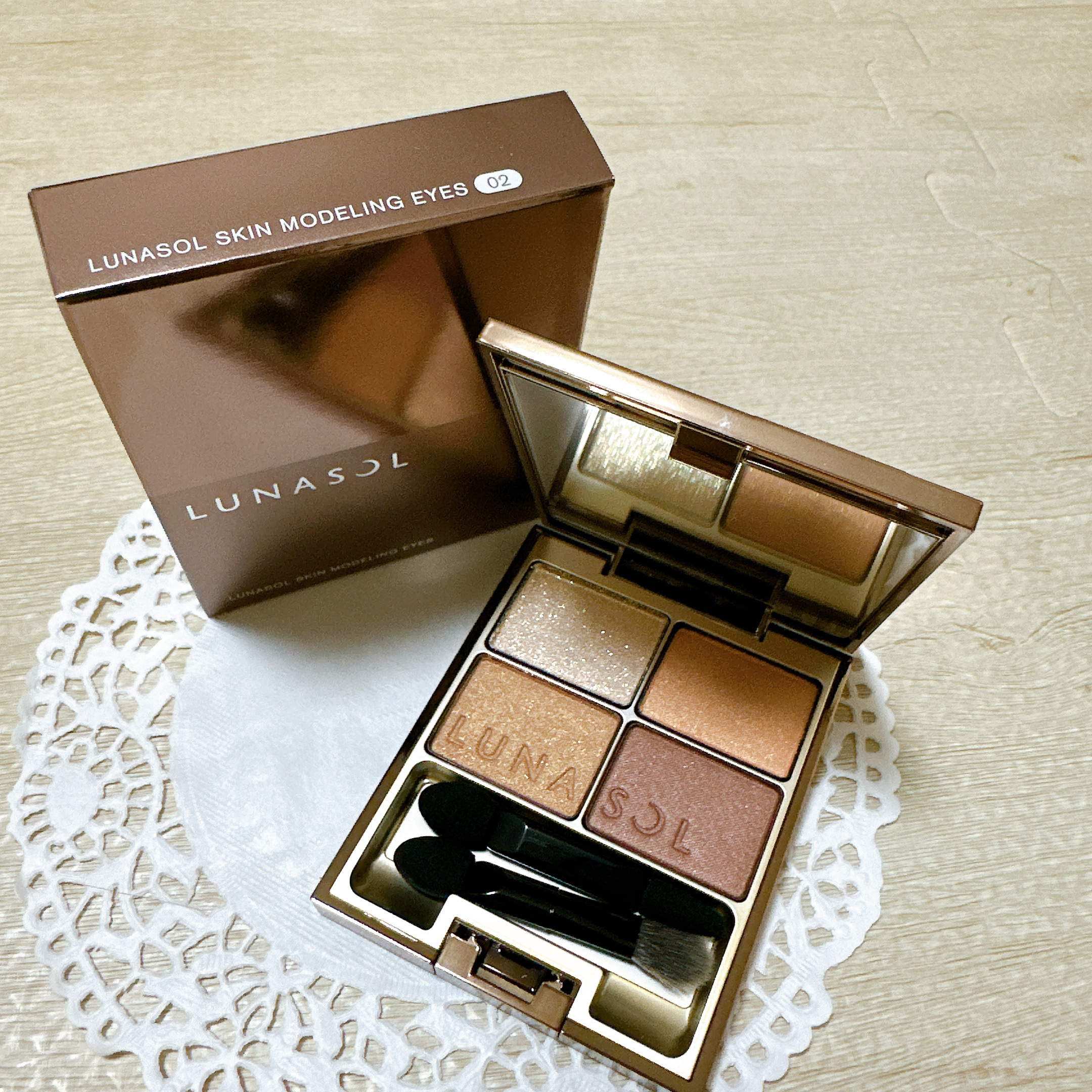 スキンモデリングアイズ｜LUNASOLの効果に関する口コミ - 左上と