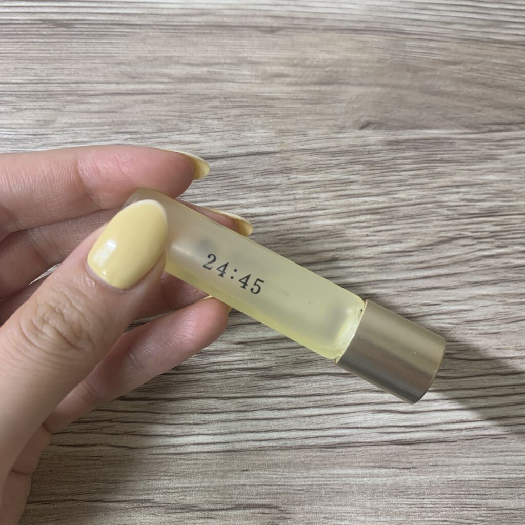 やっぱネイルオイルはuka💅ジェルネイル やっと復活しました〜！

香りはニイヨンヨンゴ。
少し値ははるけど香り効果ともにukaが一番だなあって使用するたびに思います🤍

持ち運びにもいいピッタリサイズで、ポーチに入れて気づいた時に塗り