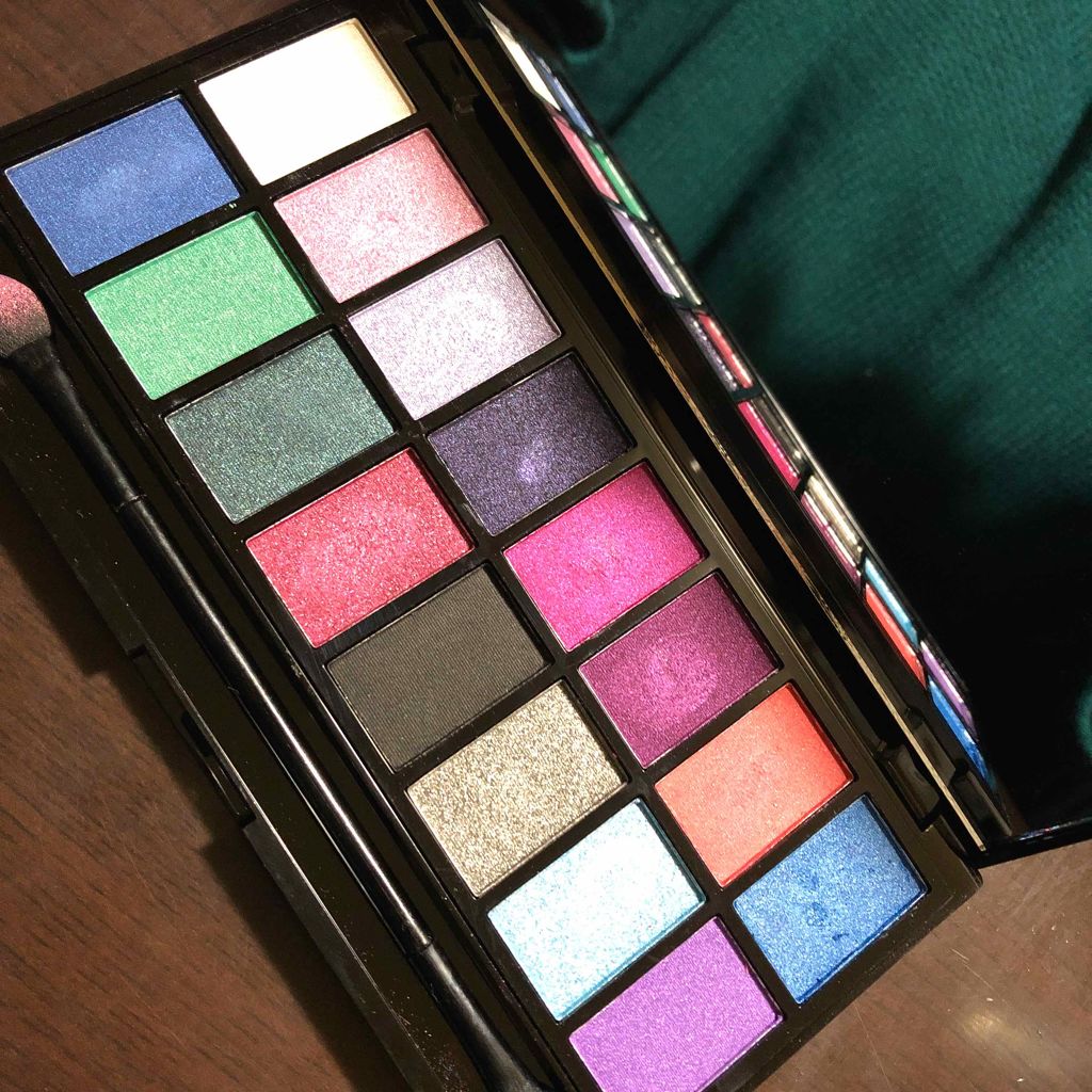 MAKEUP REVOLUTION アイシャドウ パレット ミッドナイトユニコーンのクチコミ「☃︎ スノー メイク☃︎

今回は控えめブルーメイクを紹介します！

使ったアイシャドウはMA.....」（2枚目）