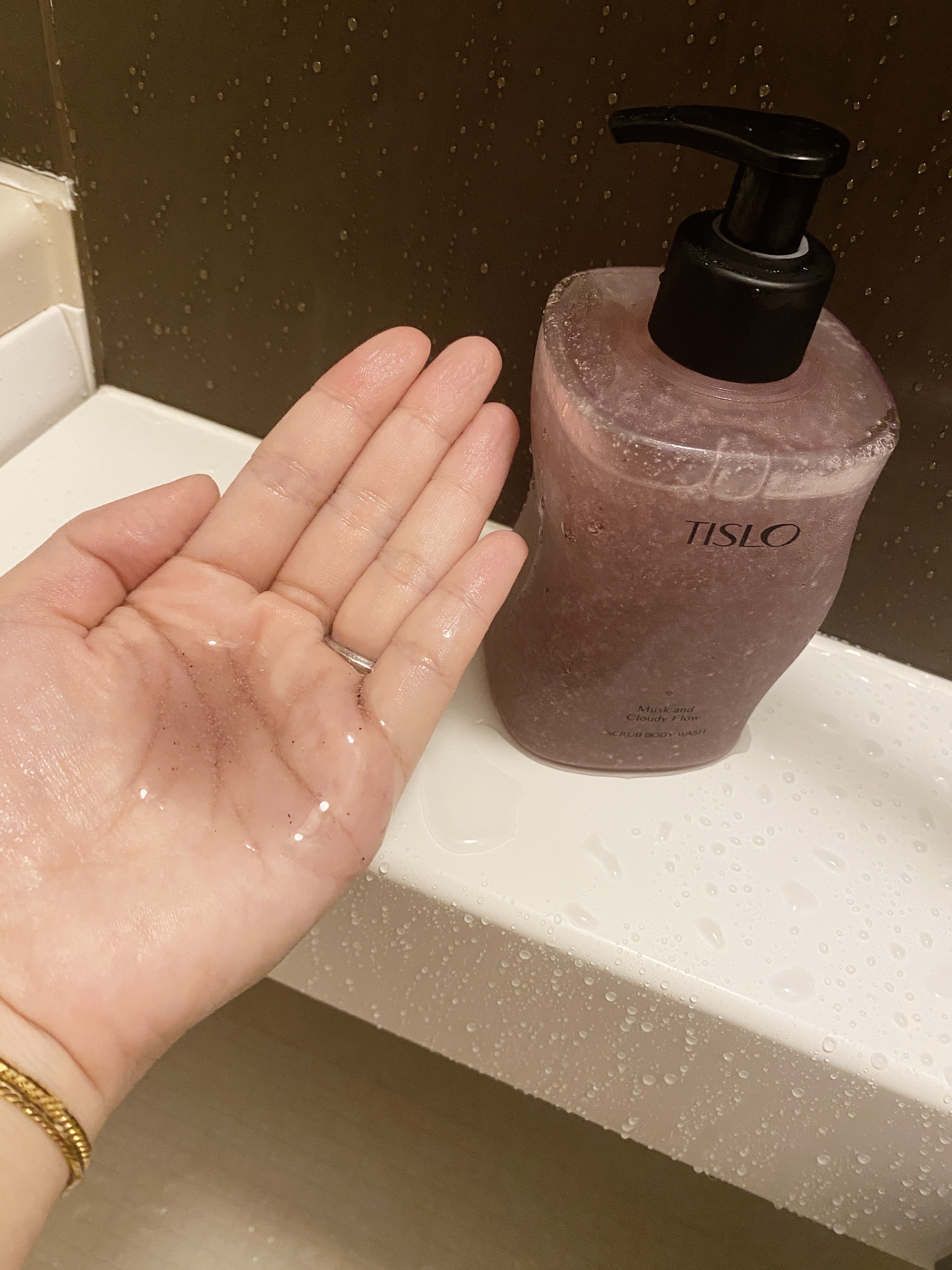スクラブボディウォッシュ ムスク&クラウディフロー/TISLO/ボディソープを使ったクチコミ（2枚目）