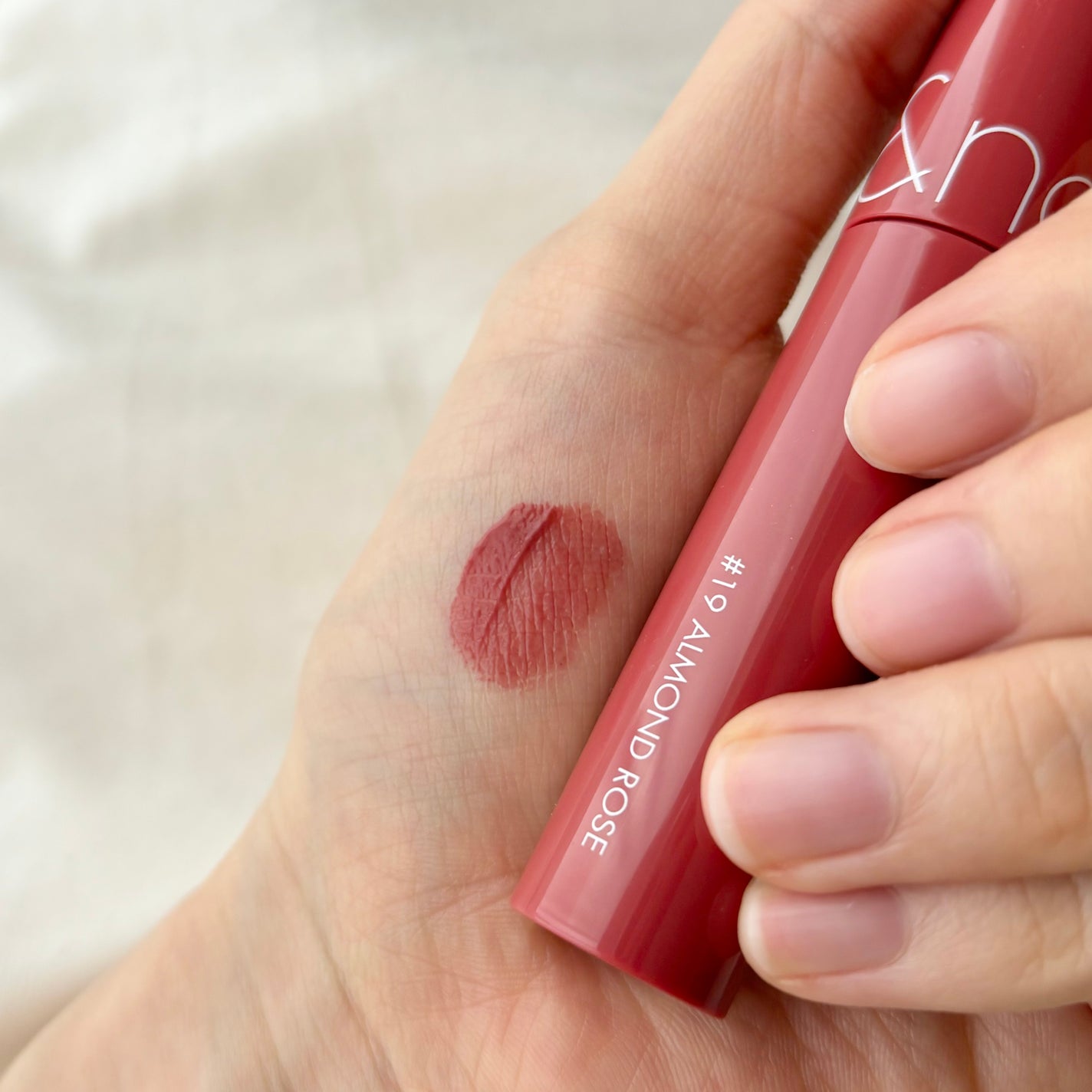 ジューシーラスティングティント/rom&nd/リップティントを使ったクチコミ(2枚目)