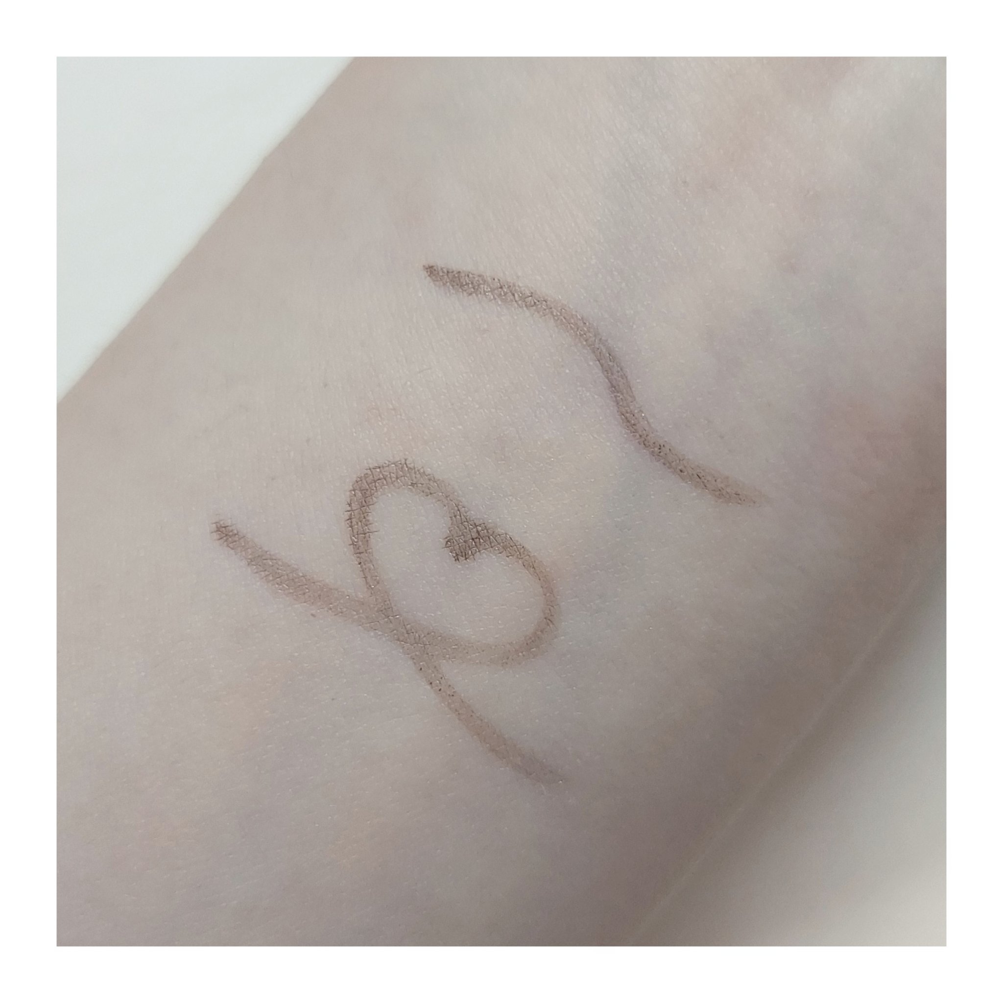 エテュセ アイエディション(リキッドライナー) 05 ブラウンシェイド/ettusais/リキッドアイライナーを使ったクチコミ（2枚目）