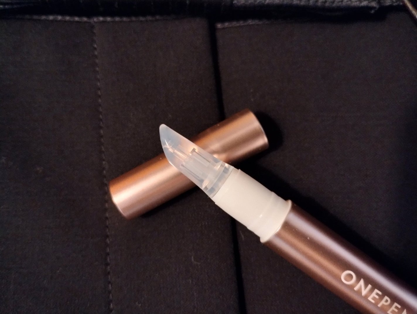 mcgroupakiko on LIPS 「オフィスに入る前に鏡のチェック。身だしなみは勿論のこと、瞼や目..」(4枚目)