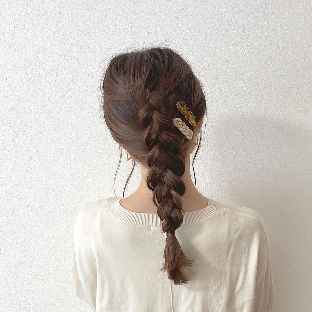 miii on LIPS 「***シンプルな編みこみアレンジ☺︎..立体感が可愛い三つ編み..」(2枚目)