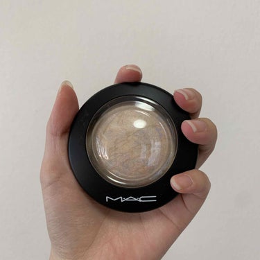 *･゜ﾟMAC  ハイライト゜ﾟ･*

MACのハイライト、
ミネラライズ　スキンフィニッシュ　ライトスカペード　です♡

これは買ってよかったコスメランキング1位⭐︎

ハイライトってどれも一緒だと思