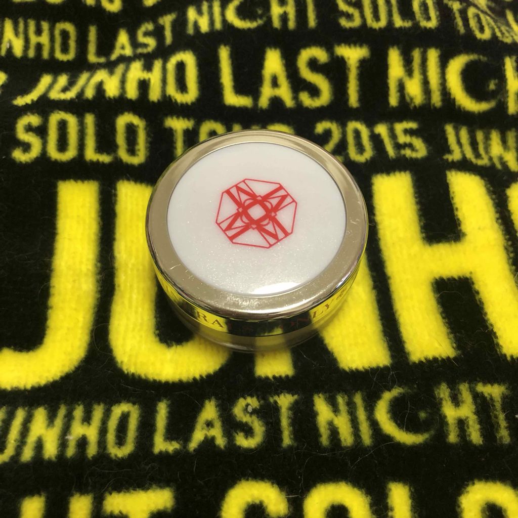 レイチェル ワイン パウダーコンシーラーのクチコミ「コンシーラーしか持ってい無いのでヴァントルテのルースに重ねたのですが…
ナチュラルって色味がそ.....」（1枚目）