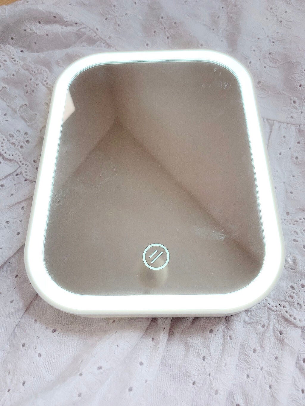 枠が光るLED付ミラー スクエア/DAISO/その他化粧小物を使ったクチコミ(2枚目)