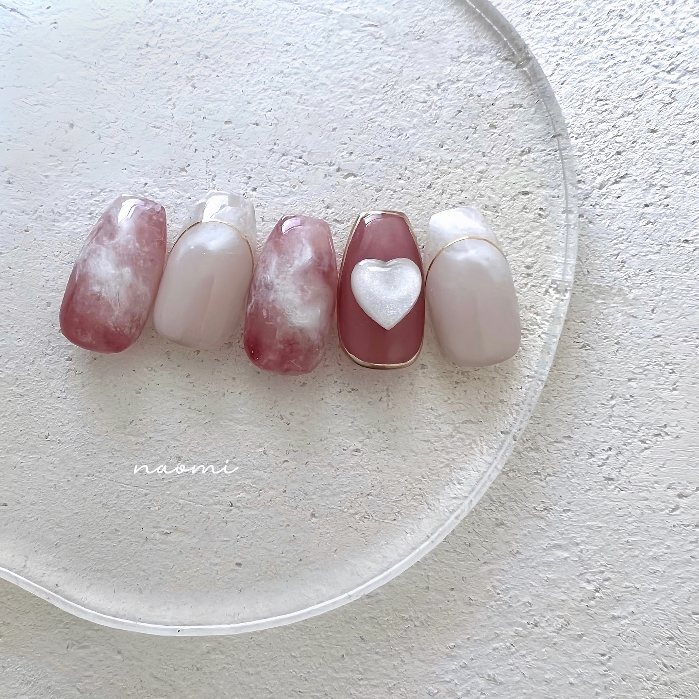 #いちごみるくネイル,#いちごラテネイル,#フレンチネイル,#ハートネイル,#ぷっくりネイル,#ニュアンスネイル,#バレンタインネイル,#もやもやネイル,#冬ネイル,#セルフネイル,#大人可愛いネイルのネイルデザイン