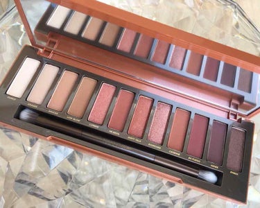 URBAN DECAY
NAKED HEAT
Eyeshadow palette

$54(1ドル113円換算だと約6102円ですが、日本のネットだと約7600〜10500円で販売されています)


こ