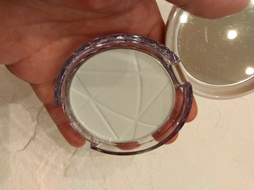 毛穴レスパウダー/CEZANNE/プレストパウダーを使ったクチコミ(2枚目)