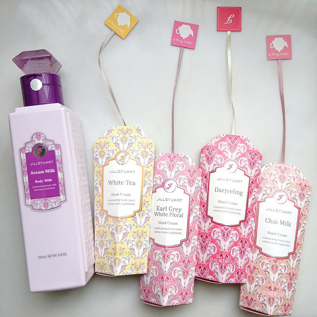 28日新発売☕ジルの紅茶シリーズ🍃

去年知った頃には完全に乗り遅れていて悲しい思いをしたので、今年は予約してみました❕

といっても香りはテスターしてないので、完全に賭けだったのですが🤔
紅茶の香りコスメが大好きすぎて😆💕香りの種