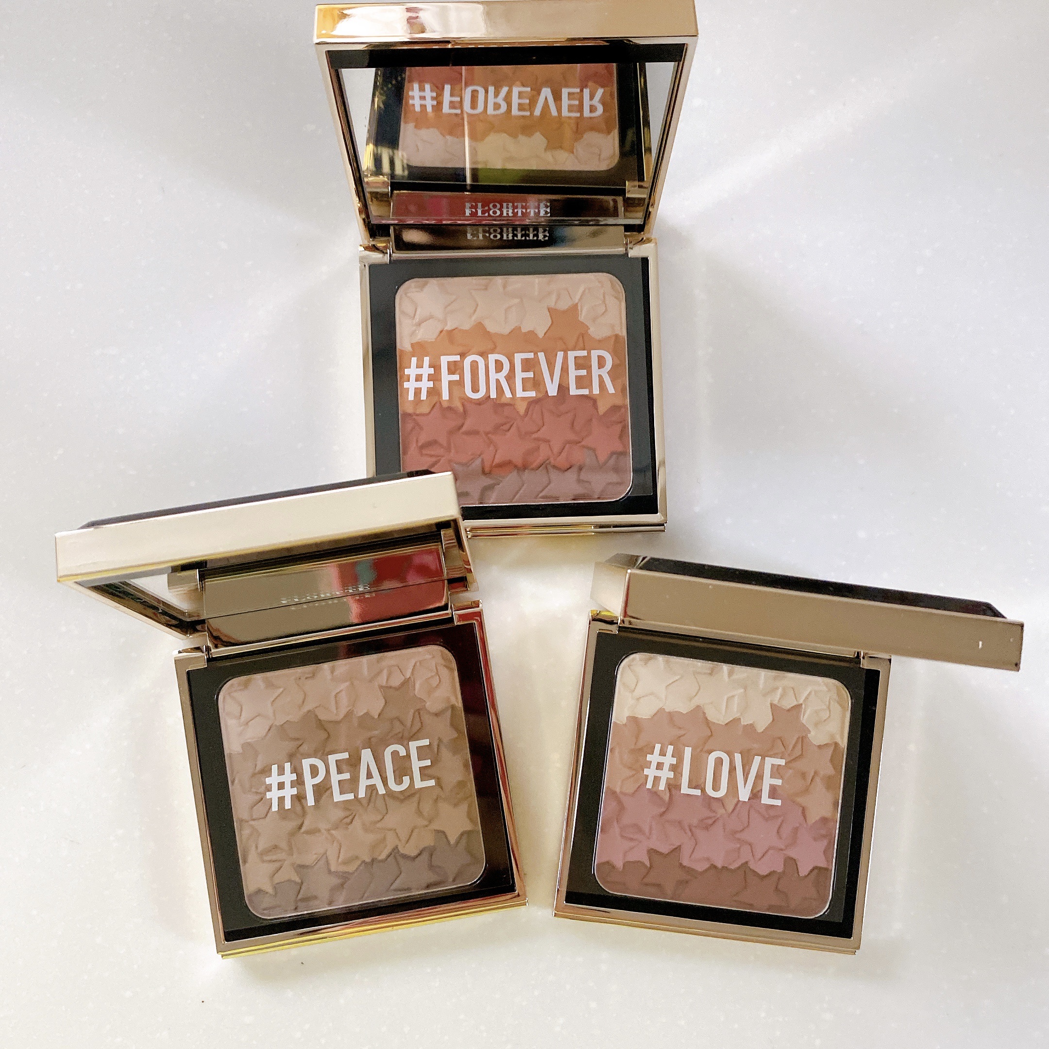 フロレット 星に願いシリーズ ブラッシュコンパクト/FLORTTE/単色アイシャドウを使ったクチコミ（2枚目）