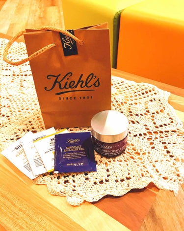 3択で迷ってましたが、まずは内側からだろうという事で、

Kiehl'sのクリームSPにしました。

肌悩みは色々ありますが…改善してくれることを願ってKiehl's愛好者になります。