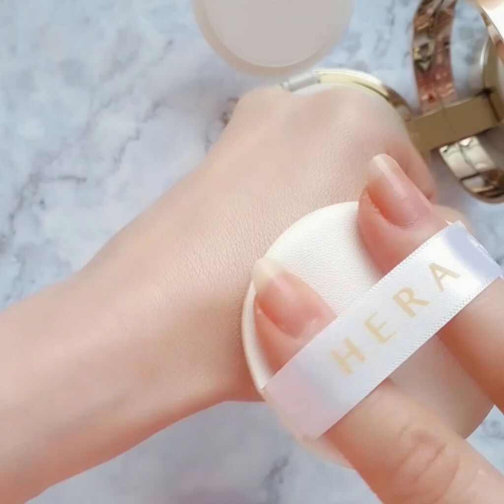 グローラスティングクッションSPF50+/PA+++ /HERA/クッションファンデーションを使ったクチコミ（2枚目）