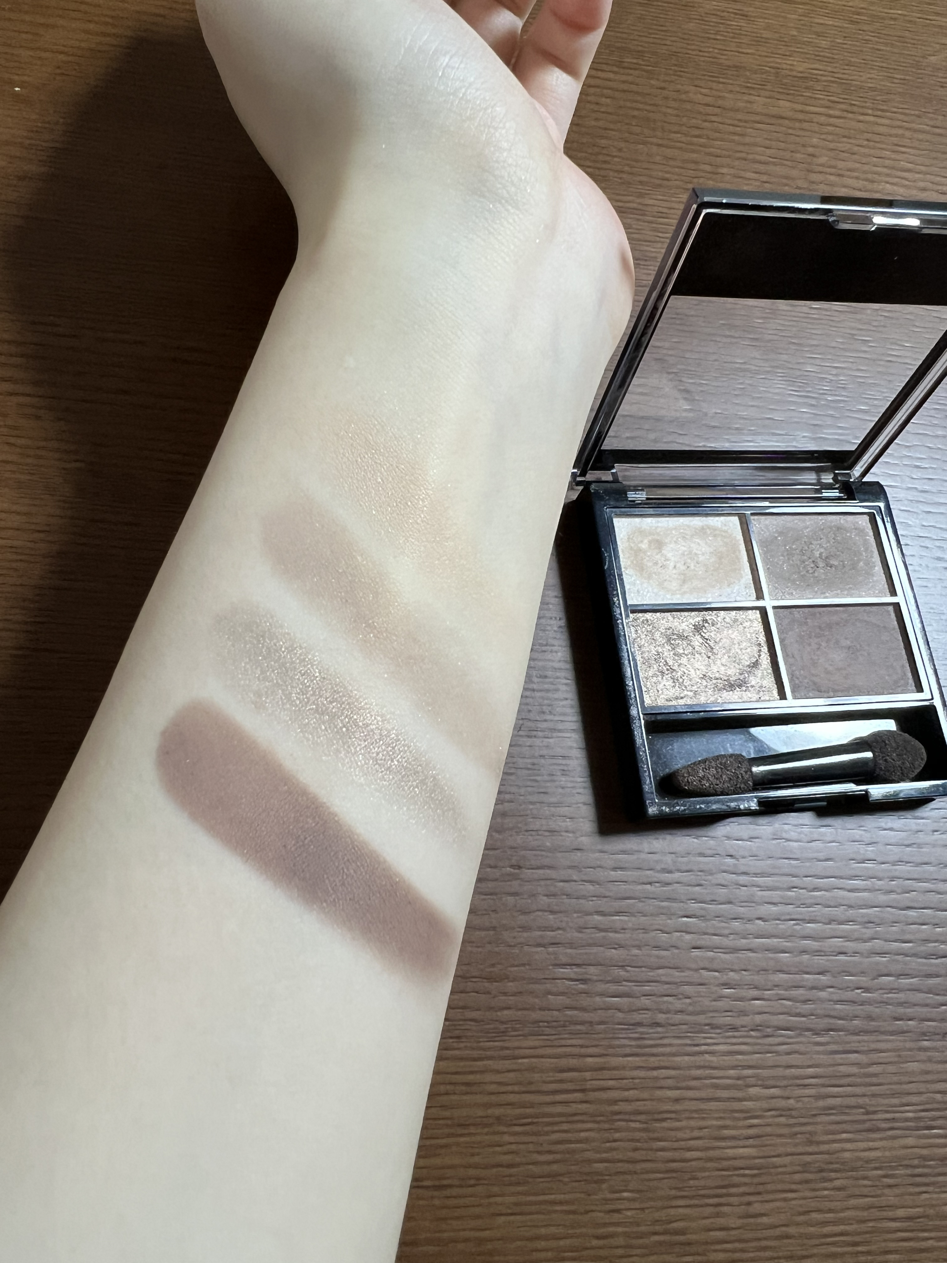 レブロン カラーステイ デイ トゥ ナイト アイシャドウ クアッド 500 アディクティブ /REVLON/アイシャドウパレットを使ったクチコミ（2枚目）