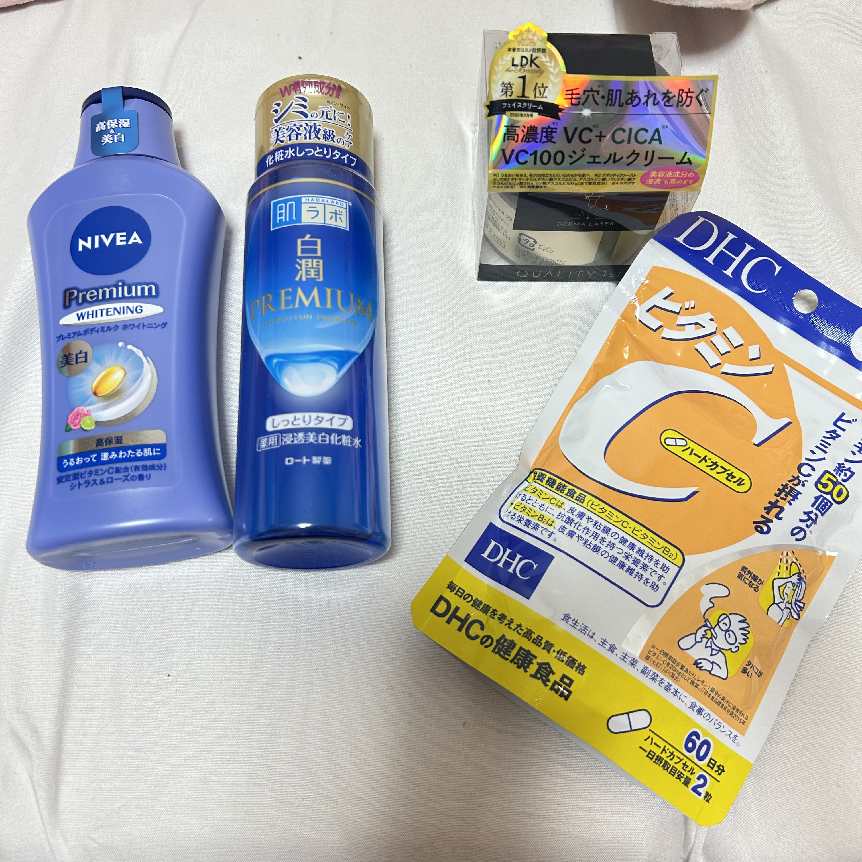 \\LIPSオンライン購入品//

こんにちは🌞
今回もLIPSオンラインの購入品になります！
今回もリピ多めになってます💕

🌟ニベアプレミアムボディミルク ホワイトニング
こちらは初めて買いました！
少し独特な香りがしますが嫌いな