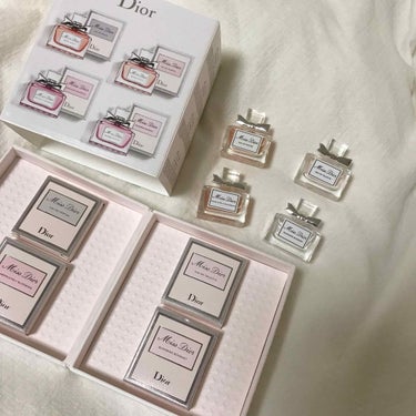 Dior Miss Dior La collection
海外の免税店で購入しました。
5mlのミニボトルがかわいいです。
女性らしい優しくて甘い香りがします。
蓋が簡単な作りなので、早く使わないとあっ