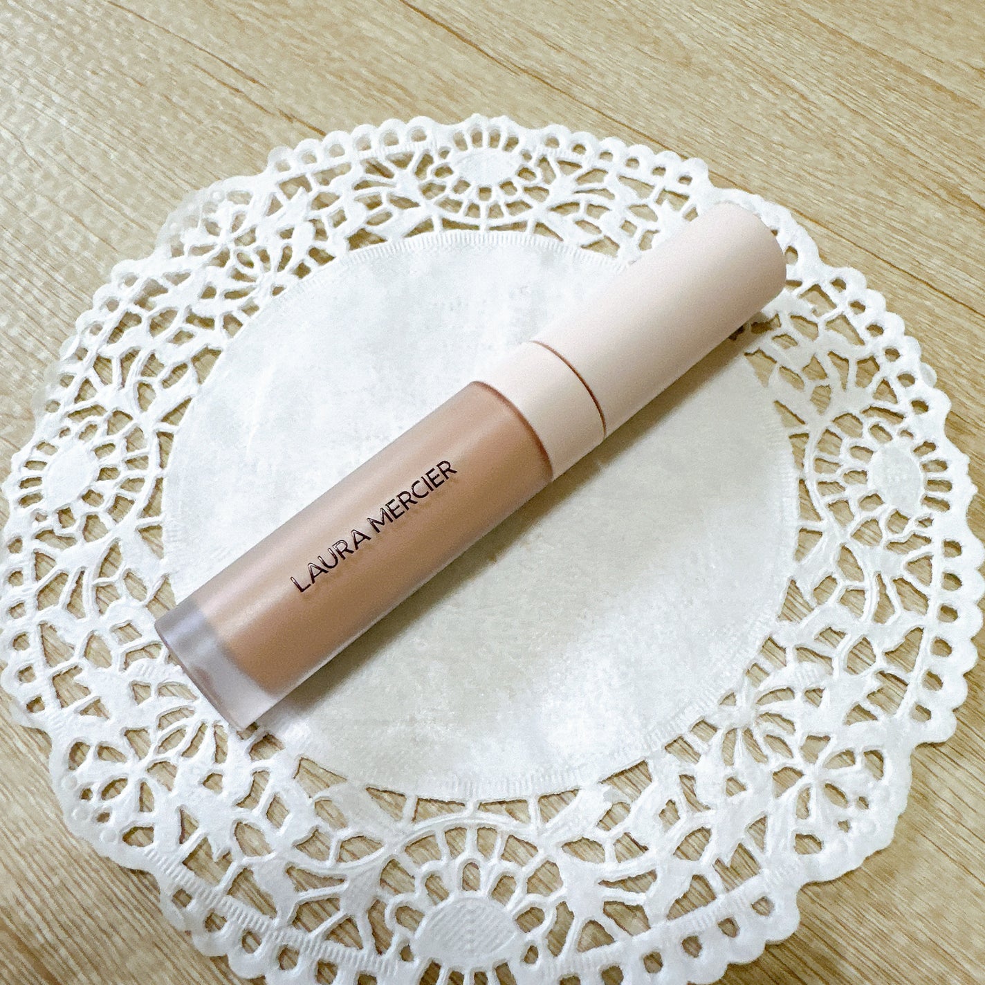 リアル フローレス ウェイトレス パーフェクティング コンシーラー/ローラ メルシエ/リキッドコンシーラーを使ったクチコミ(2枚目)