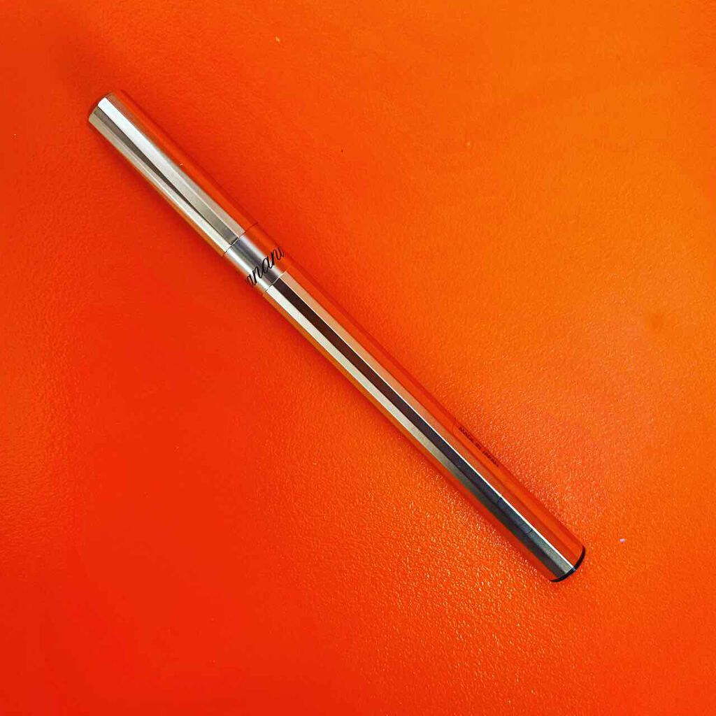 Leanani レアナニプレミアムリキッドアイライナーSのクチコミ「レアナニのアイライナーって昔から使ってるけどほんと好きっ！
スルスルーってかける！！❤️..」（1枚目）