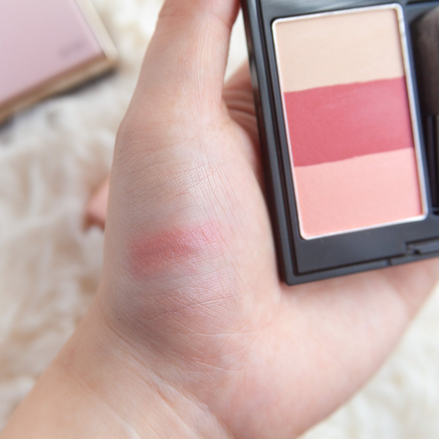 ピュア クラリティ シアー アイシャドウ/est/アイシャドウパレットを使ったクチコミ(6枚目)