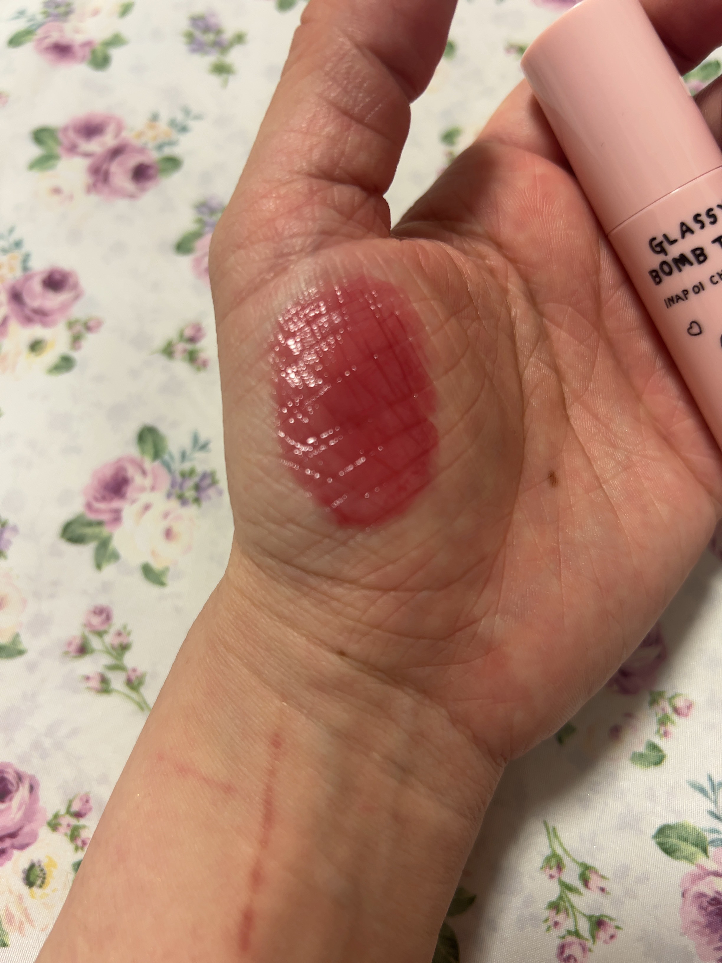 グラッシーボムティント INAP01 チェリーピー/&nd by rom&nd/リップティントを使ったクチコミ（2枚目）