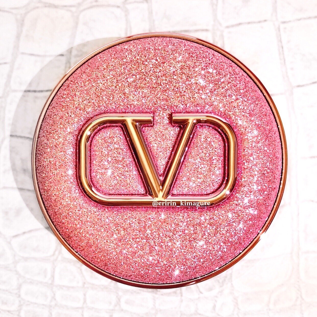 ヴァレンティノ ビューティ GO クッションのクチコミ「ギラギラピンクラメがとってもスウィートな限定クッションケースꕤ

♥️VALENTINO♥️
.....」（2枚目）