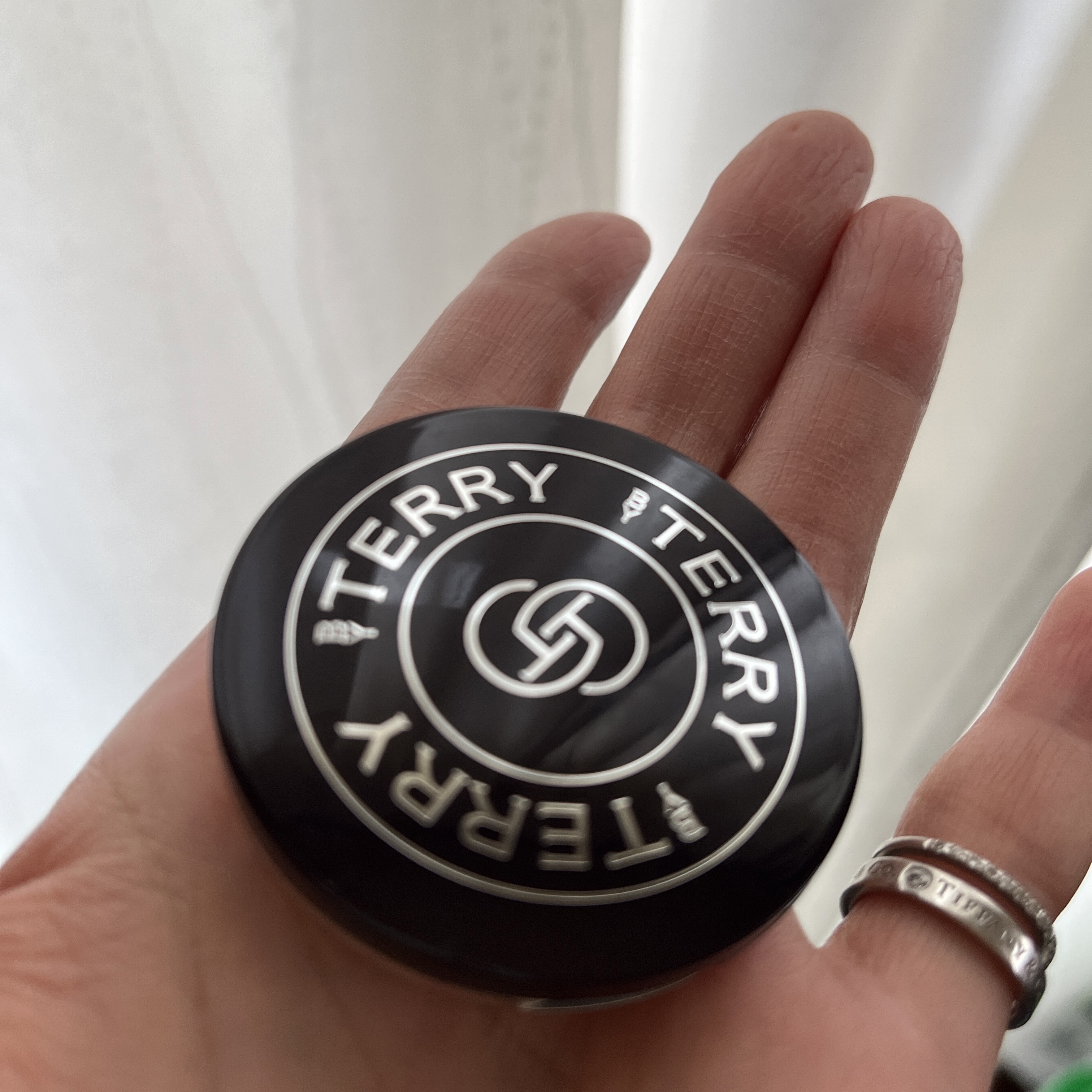 Hyaluronic Pressed Hydra-Powder/BY TERRY/プレストパウダーを使ったクチコミ（2枚目）