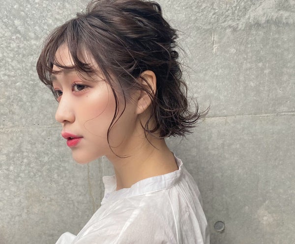 ハイライトの入れ方を初心者にもわかりやすく解説!顔型や年代別の垢抜けメイクに