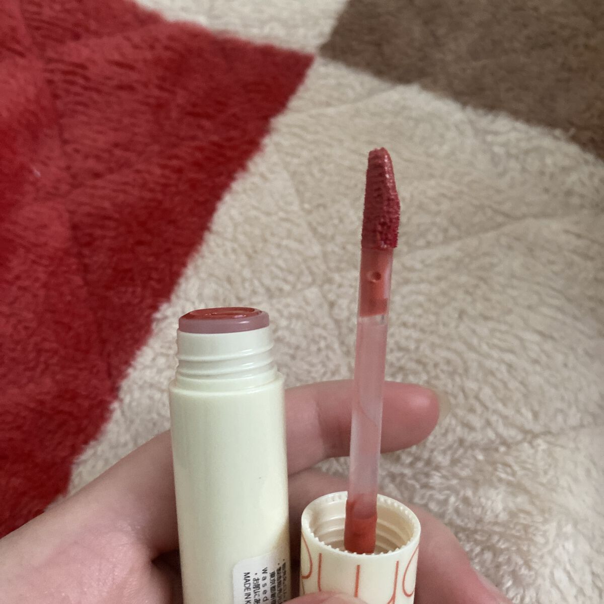 ジューシーラスティングティント/rom&nd/リップティントを使ったクチコミ（2枚目）