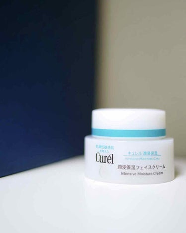 
#Curel 
#潤浸保湿フェイスクリーム 

朝晩のスキンケアの最後に
使用しています！

乾燥がひどいときは、
#ホホバオイル を+1滴♡

手の平でクリームを温めてから
使用してます！

ふわっ