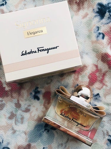 サルヴァトーレ フェラガモ シニョリーナ エレガンツァ オーデパルファムのクチコミ「女性であることに喜びを感じられる香り❤︎
デザインも大人可愛くて大好き❤
　

マチュア(精神.....」（1枚目）