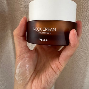 VELLA NECK CREAM WHITEのクチコミ「
日本オフラインに遂に上陸したVELLA♡

こちらはなんとネッククリームになります。
顔と首.....」（3枚目）